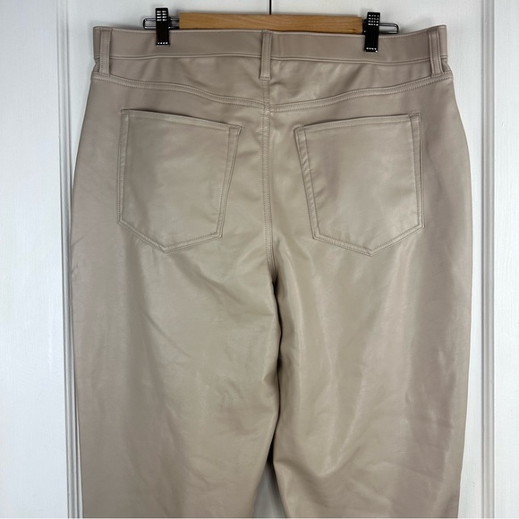 Abercrombie  and Fitch 90’s Ultra High Rise Faux Leather Pants - Picture 7 of 8